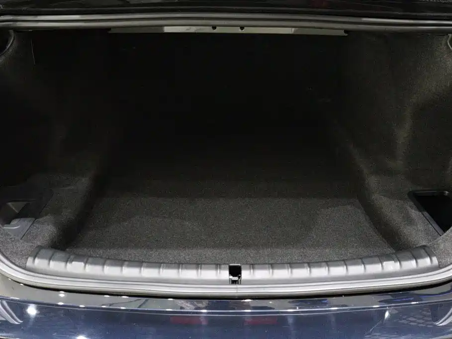 BMW 5 Series — фото 20