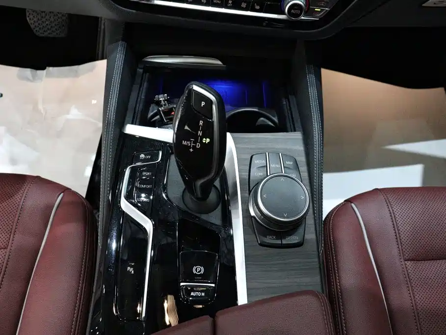 BMW 5 Series — фото 10