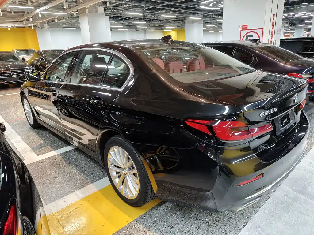 BMW 5 Series — фото 11