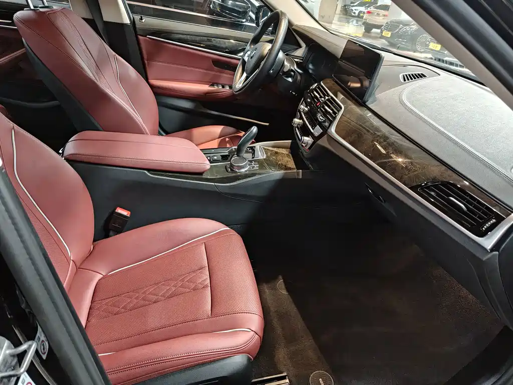 BMW 5 Series — фото 10