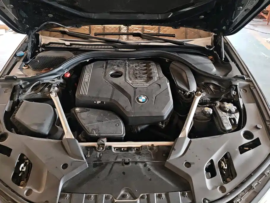 BMW 5 Series — фото 10