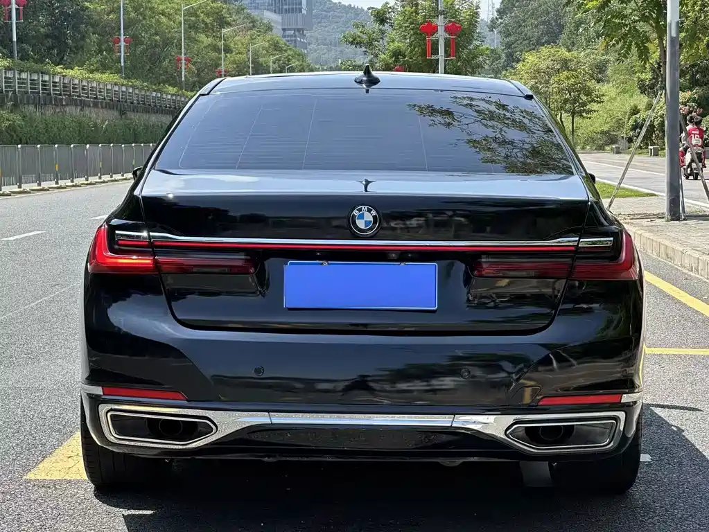 BMW 7 Series — фото 9