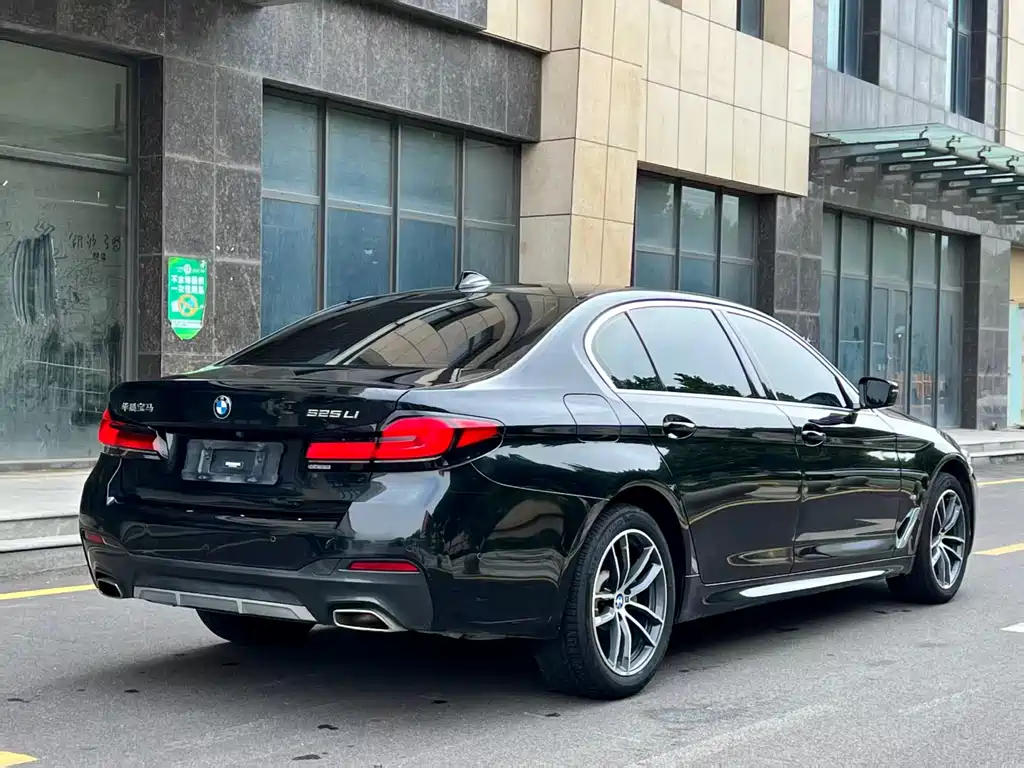 BMW 5 Series — фото 4