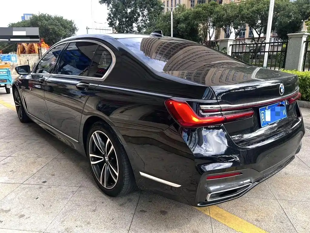 BMW 7 Series — фото 9