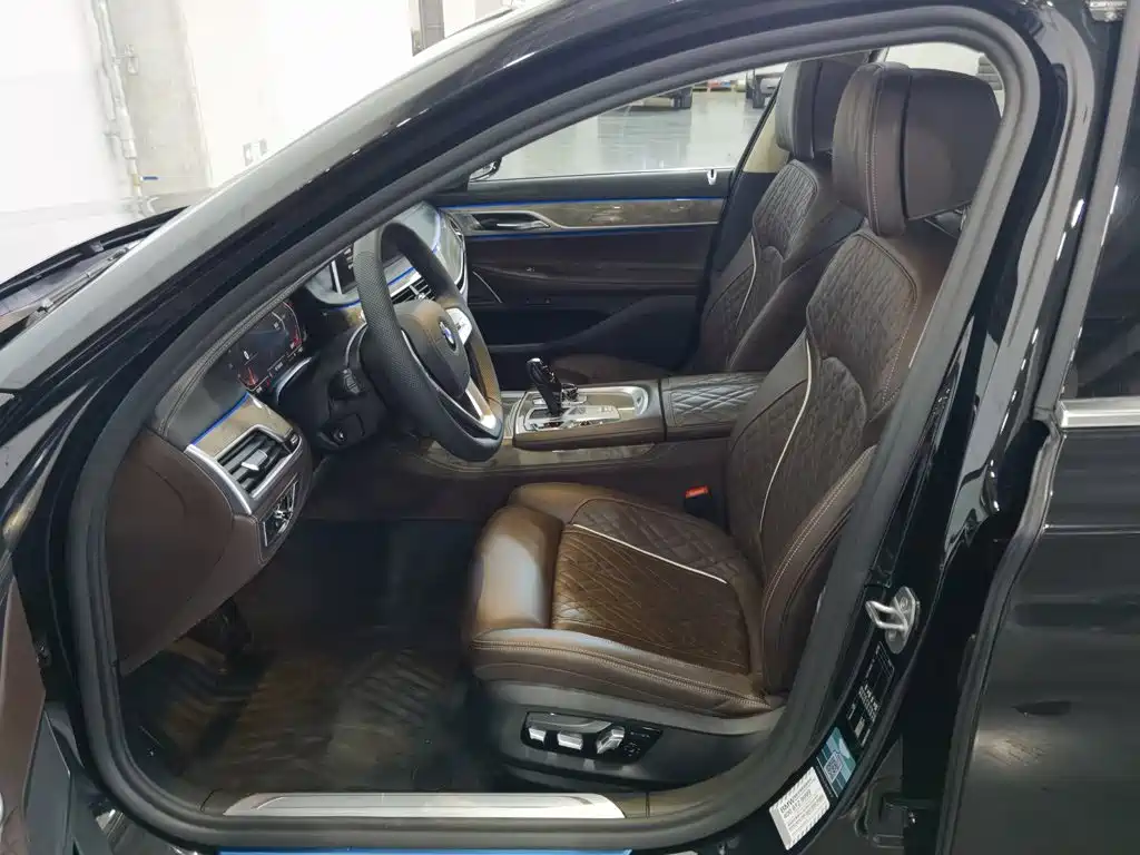 BMW 7 Series — фото 10