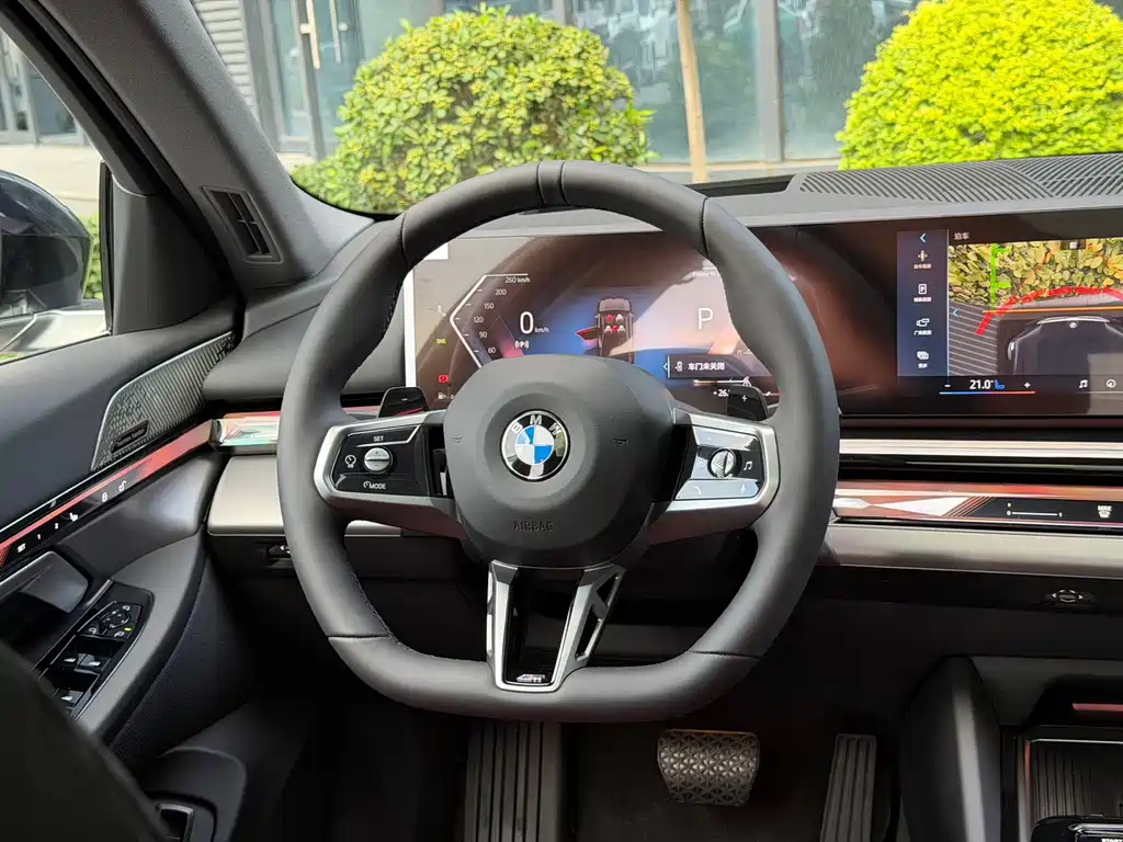 BMW 5 Series — фото 11