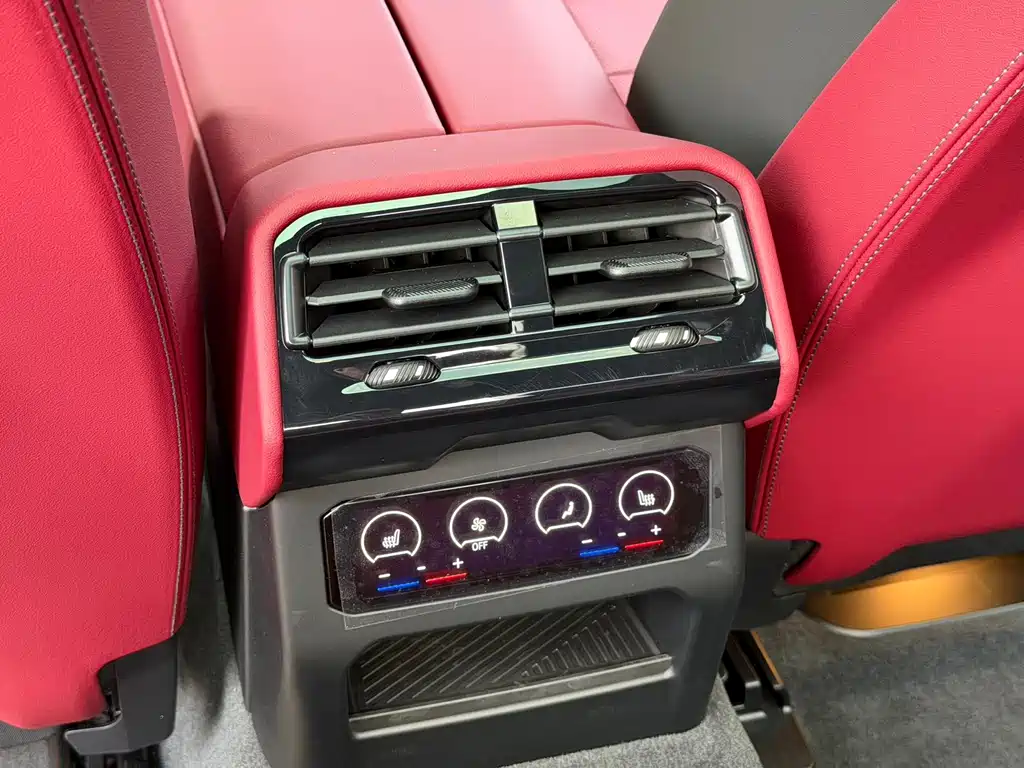 BMW 5 Series — фото 14