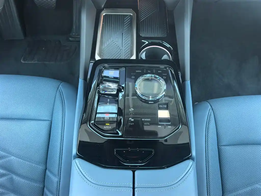 BMW 5 Series — фото 11
