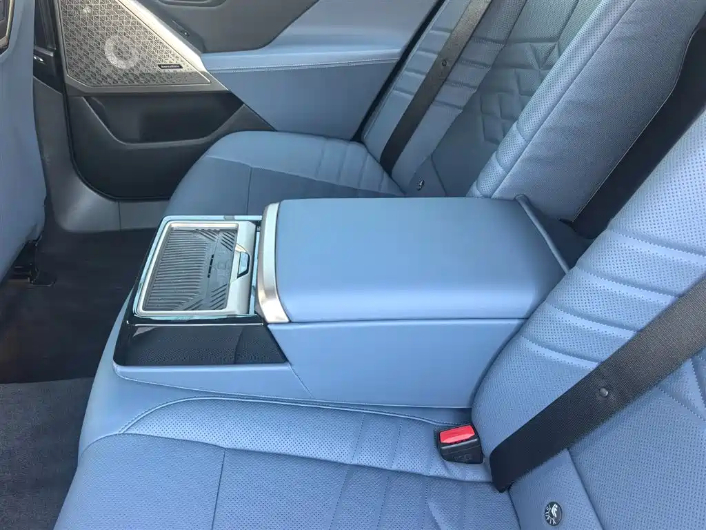 BMW 5 Series — фото 13