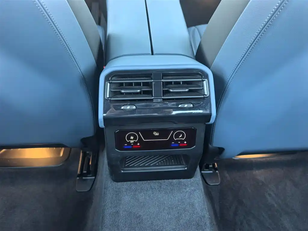 BMW 5 Series — фото 14