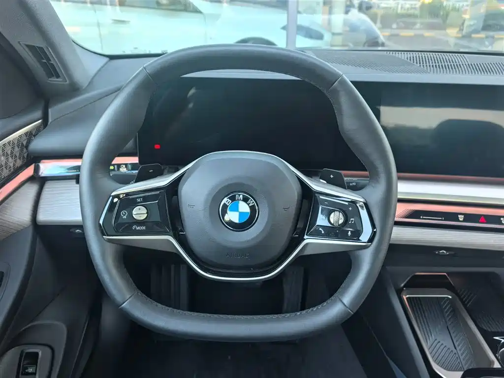 BMW 5 Series — фото 15