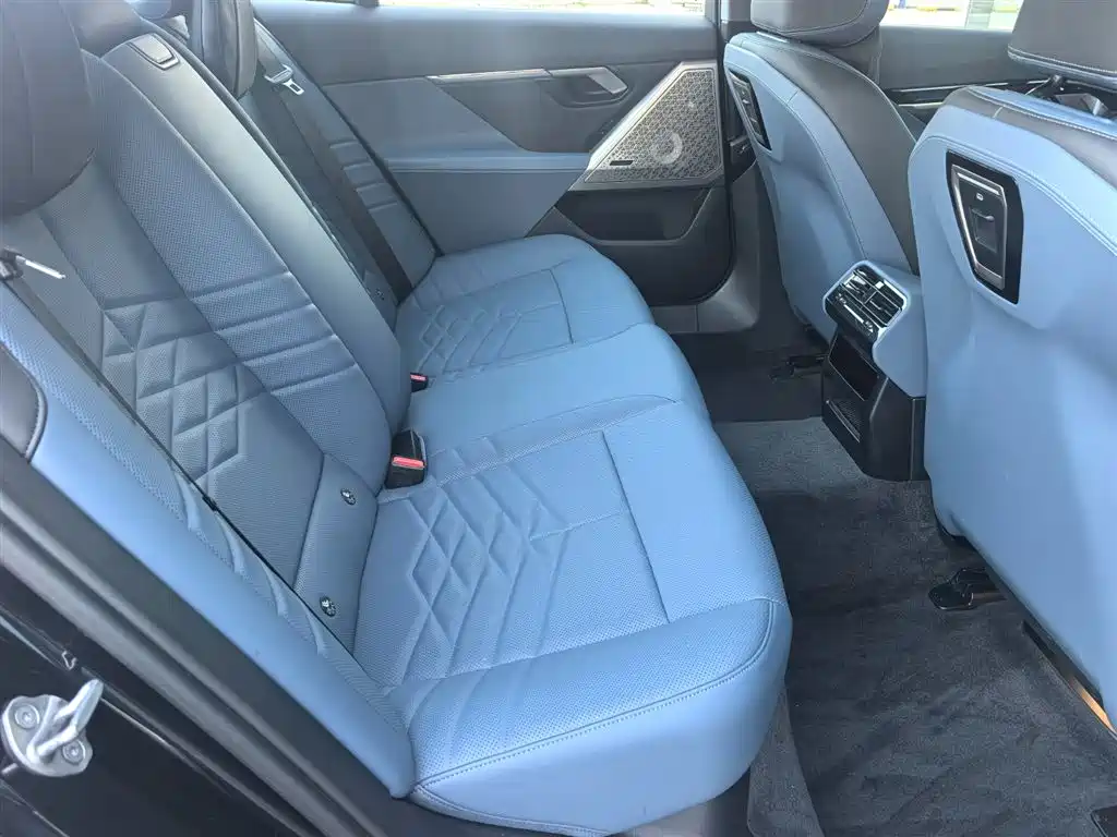 BMW 5 Series — фото 17