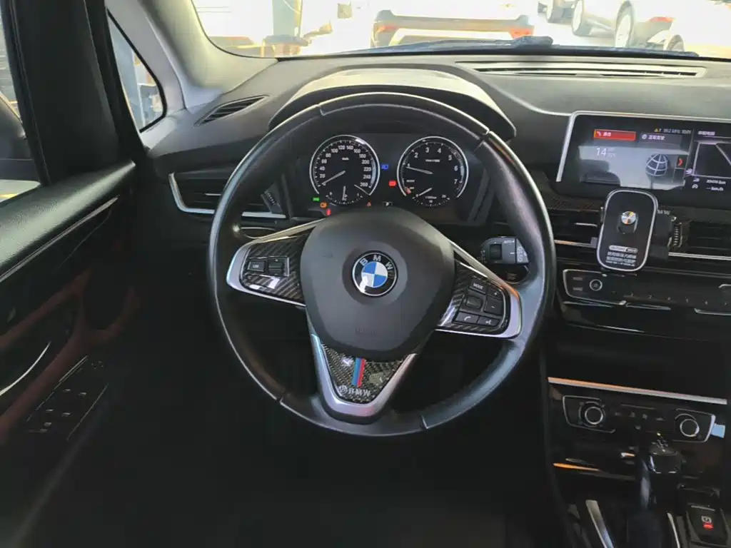 BMW 2 Series Active Tourer — фото 11