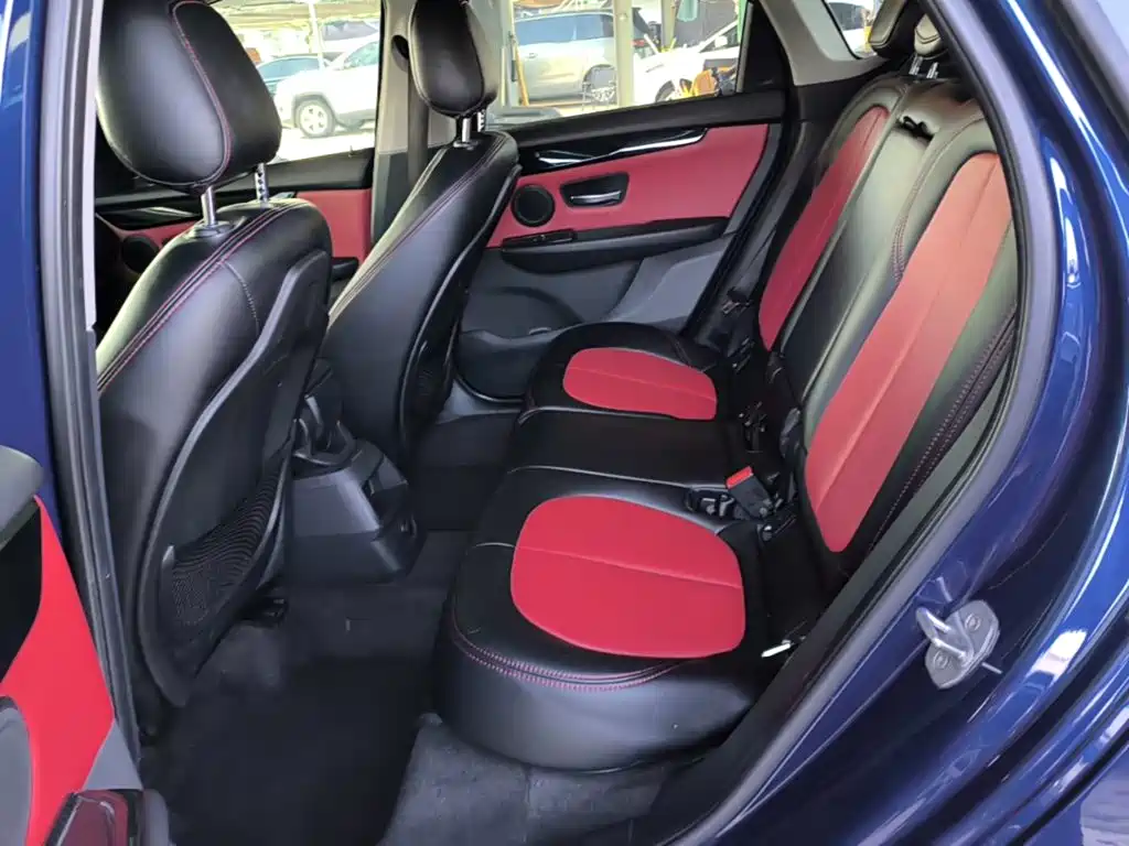 BMW 2 Series Active Tourer — фото 17