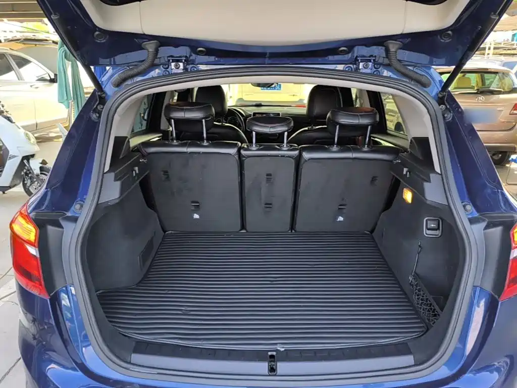 BMW 2 Series Active Tourer — фото 19