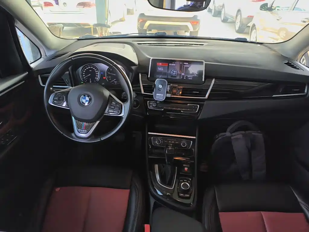 BMW 2 Series Active Tourer — фото 10