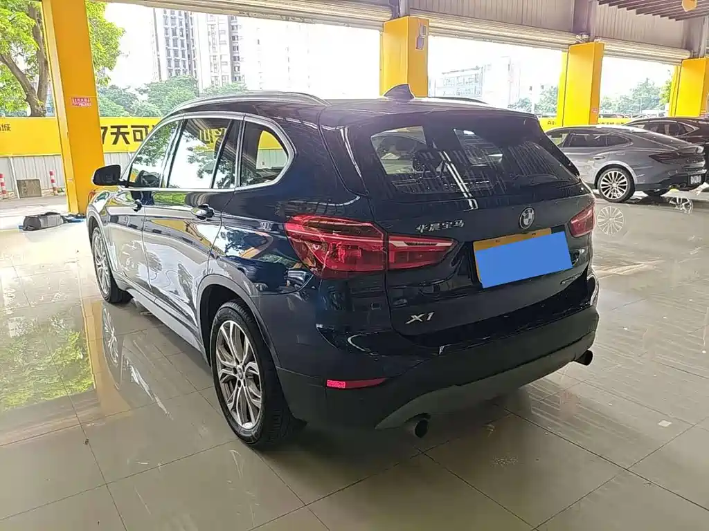 BMW X1 — фото 10