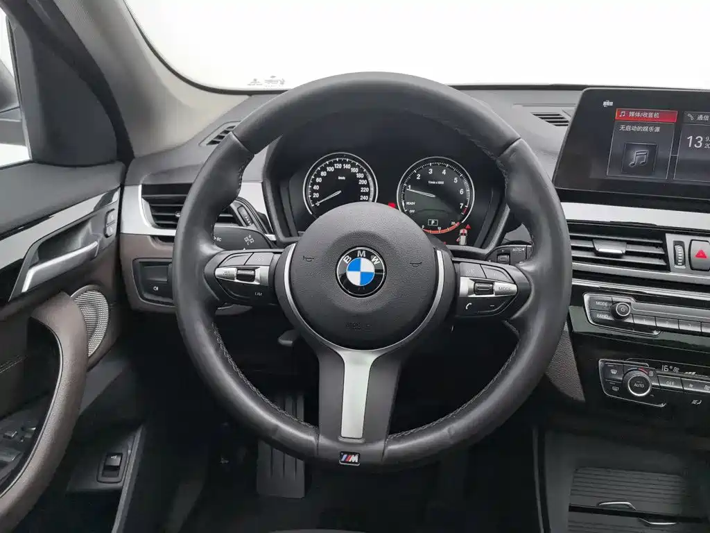 BMW X1 — фото 11