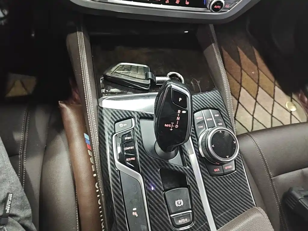 BMW 5 Series — фото 14