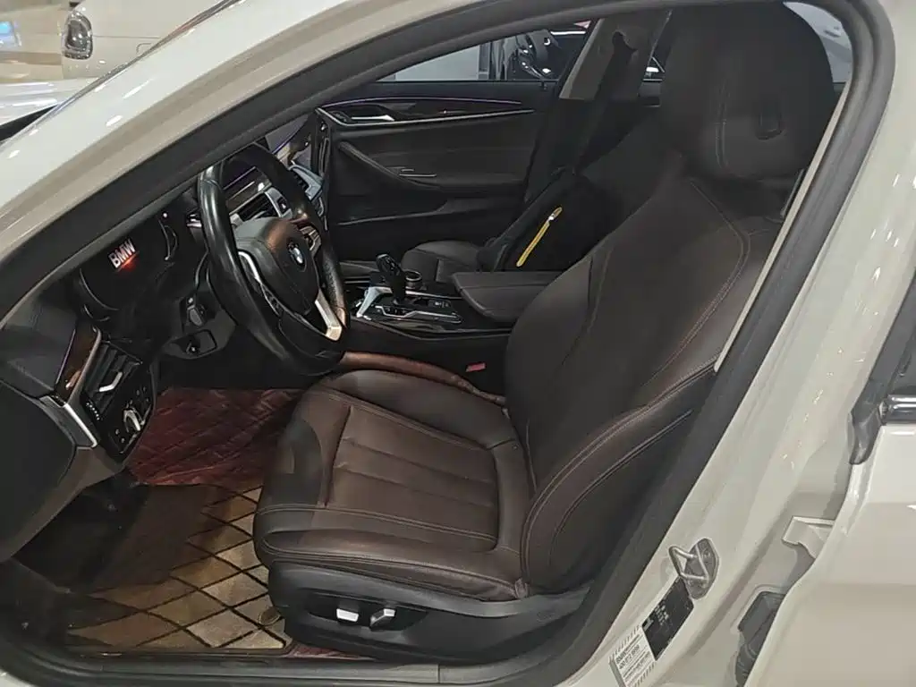 BMW 5 Series — фото 15
