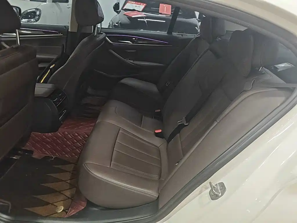 BMW 5 Series — фото 17