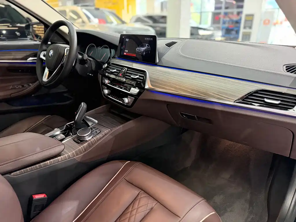 BMW 5 Series — фото 11