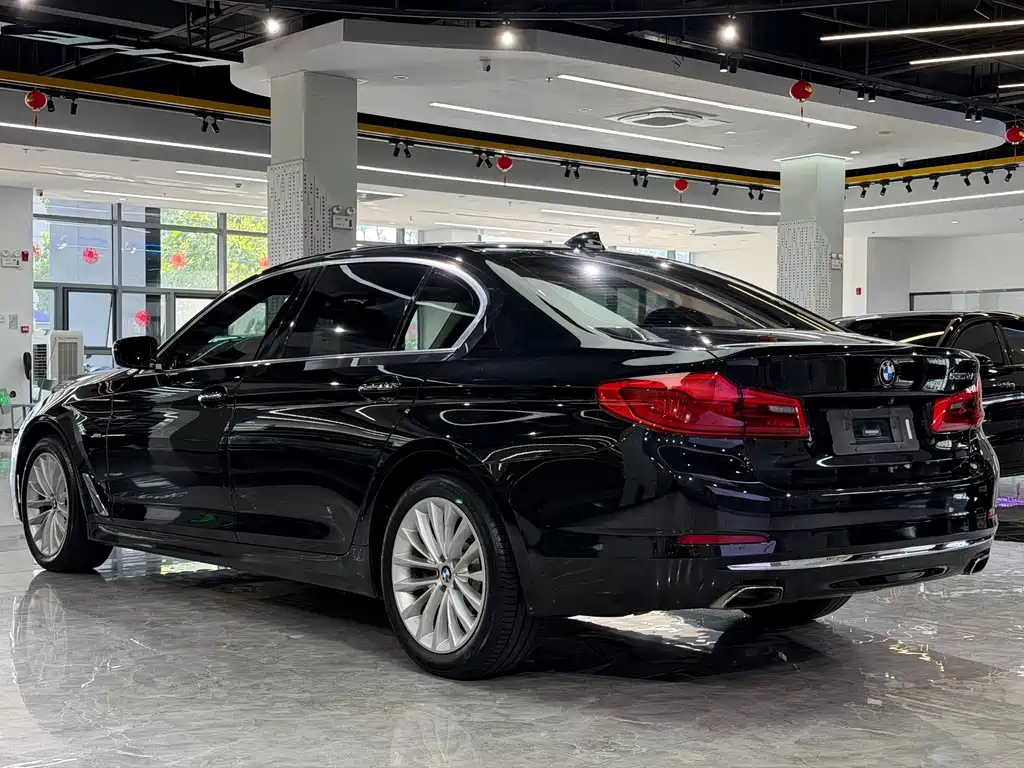 BMW 5 Series — фото 15