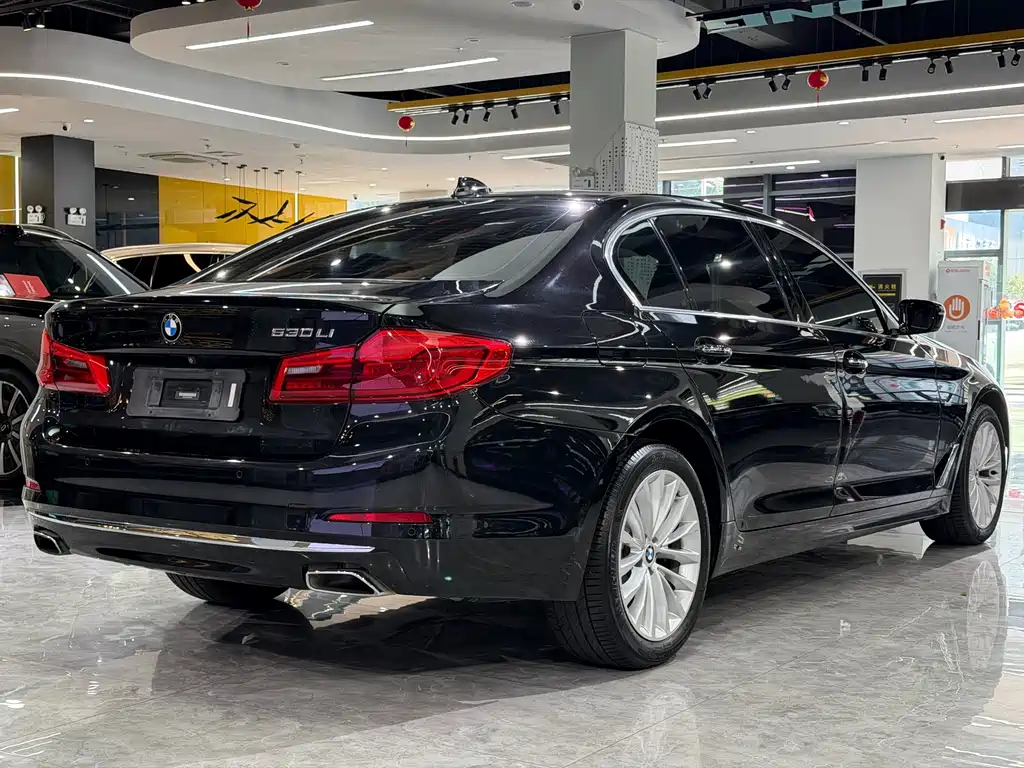 BMW 5 Series — фото 17