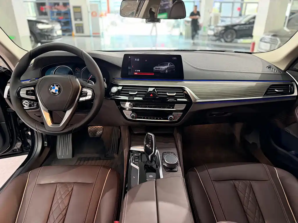 BMW 5 Series — фото 10
