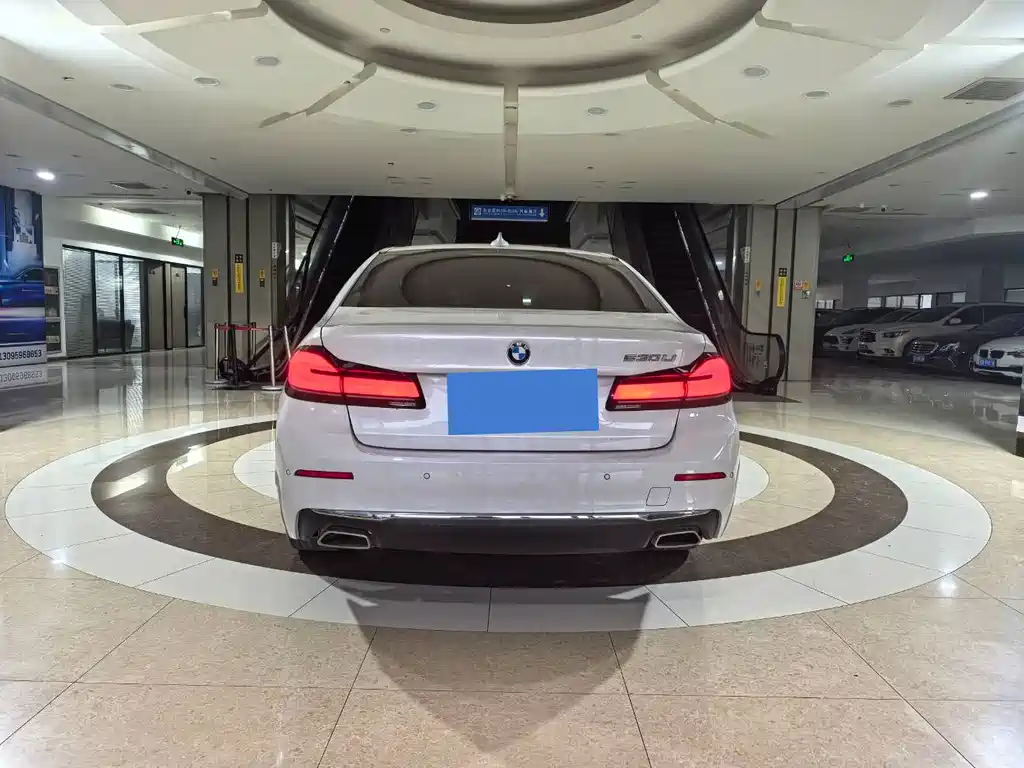 BMW 5 Series — фото 13