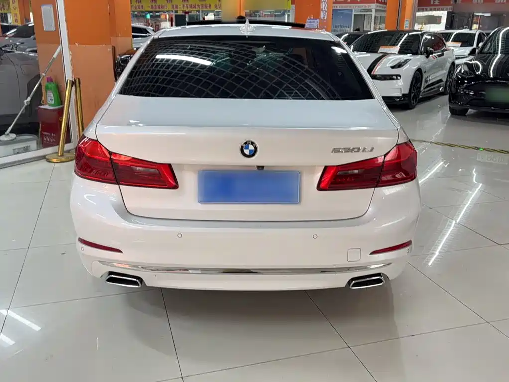 BMW 5 Series — фото 10
