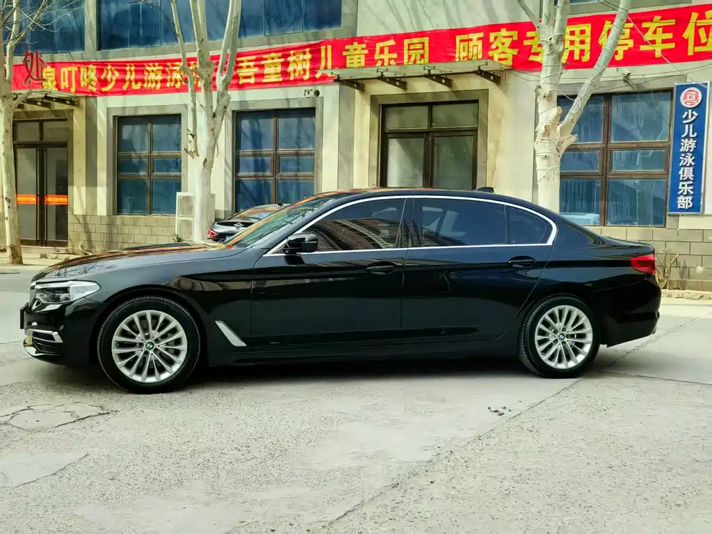 BMW 5 Series — фото 4