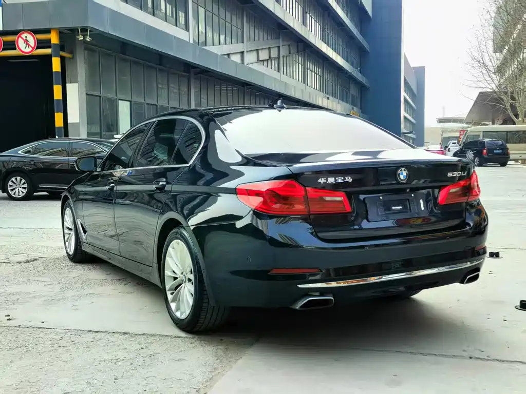 BMW 5 Series — фото 5