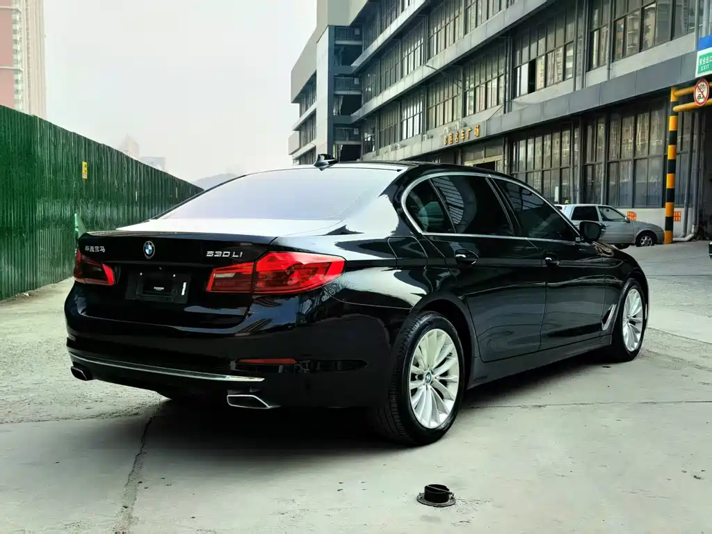 BMW 5 Series — фото 7