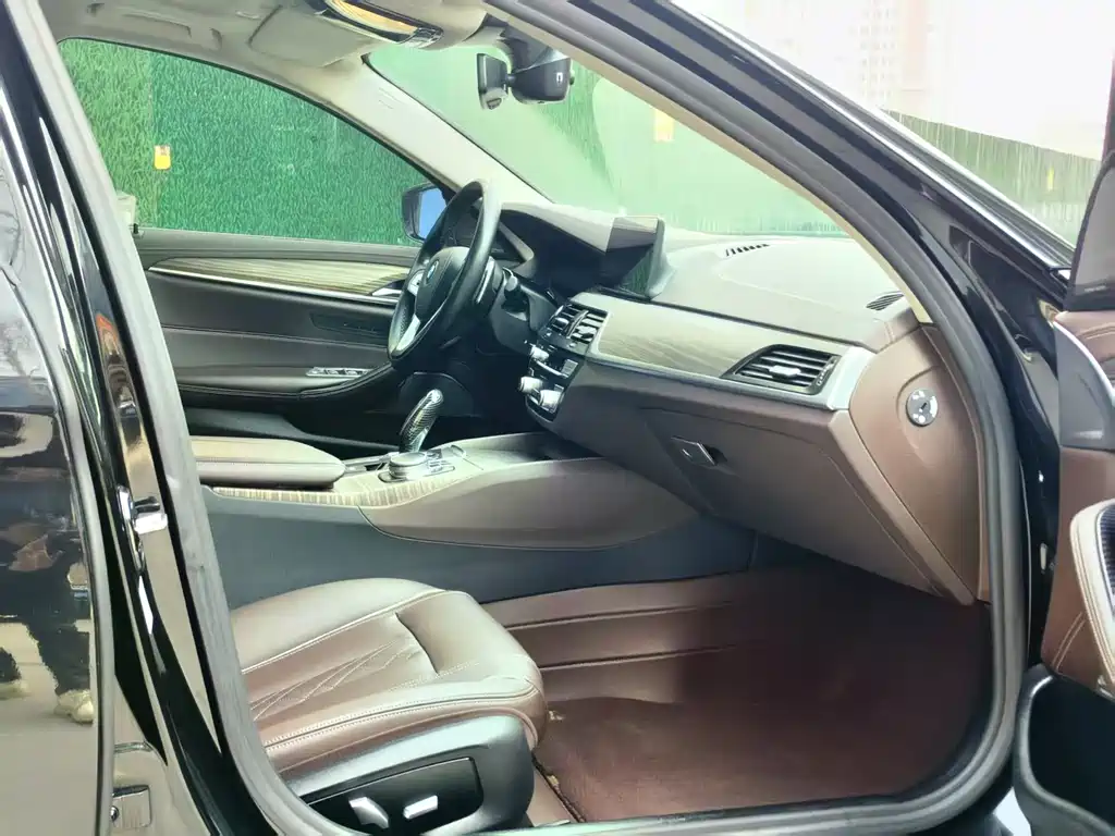 BMW 5 Series — фото 10