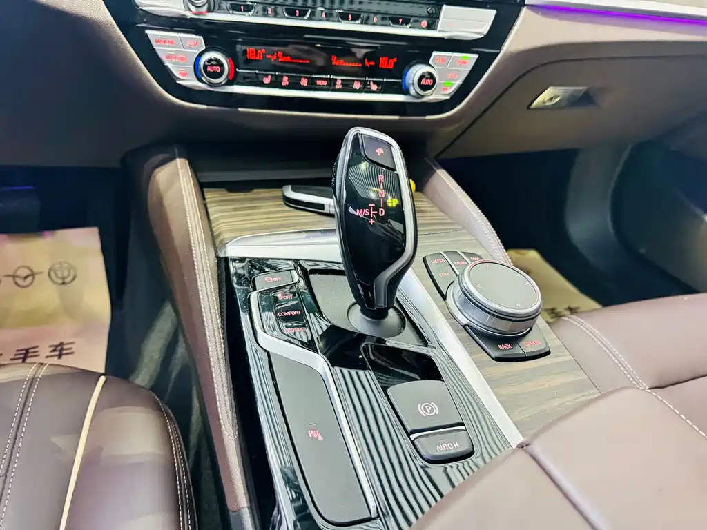 BMW 5 Series — фото 13