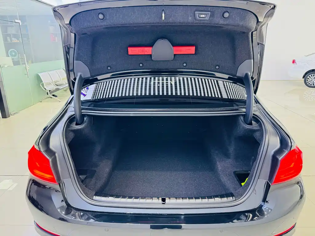 BMW 5 Series — фото 15