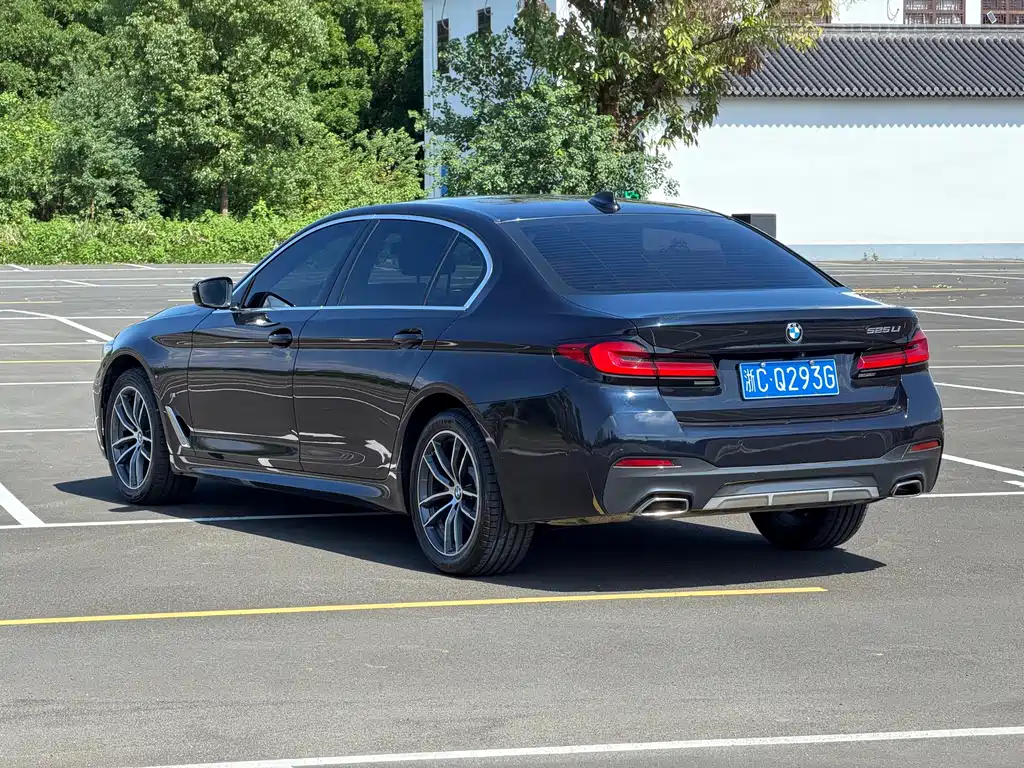 BMW 5 Series — фото 10