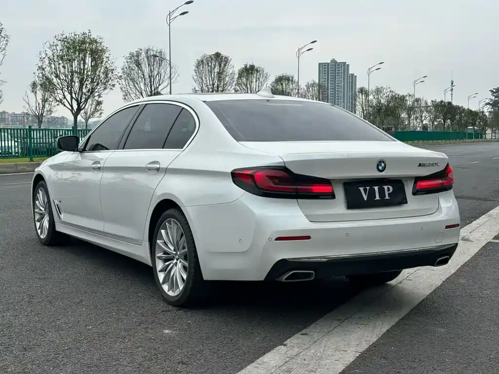BMW 5 Series — фото 6