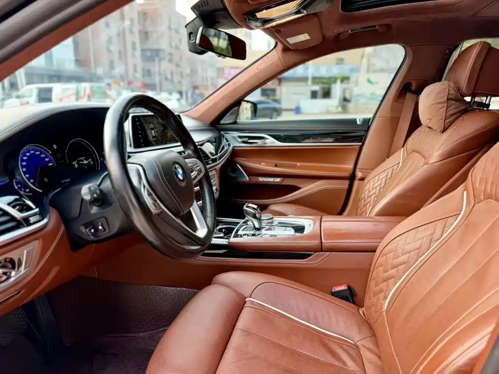 BMW 7 Series — фото 4