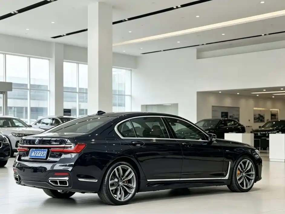 BMW 7 Series — фото 9