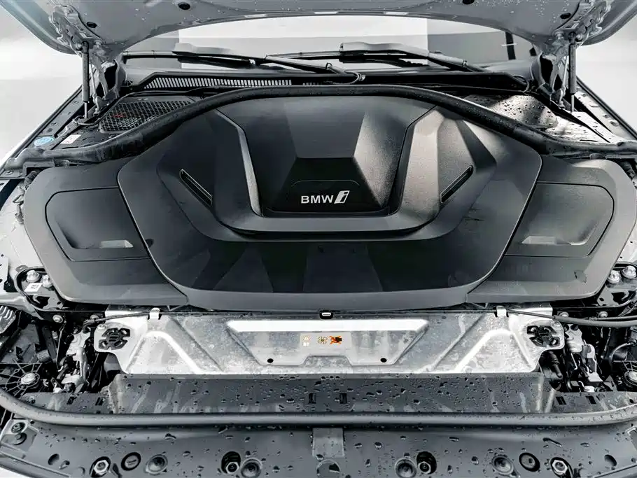 BMW i4 — фото 24