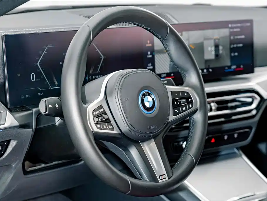 BMW i4 — фото 9