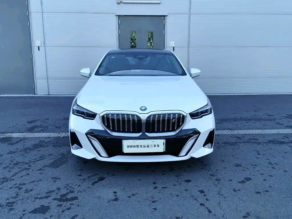 BMW i5 — фото 2
