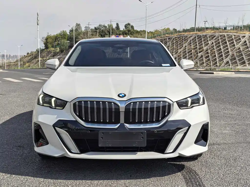 BMW 5 Series — фото 2