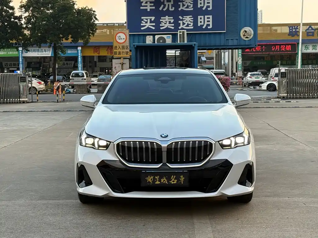 BMW 5 Series — фото 2