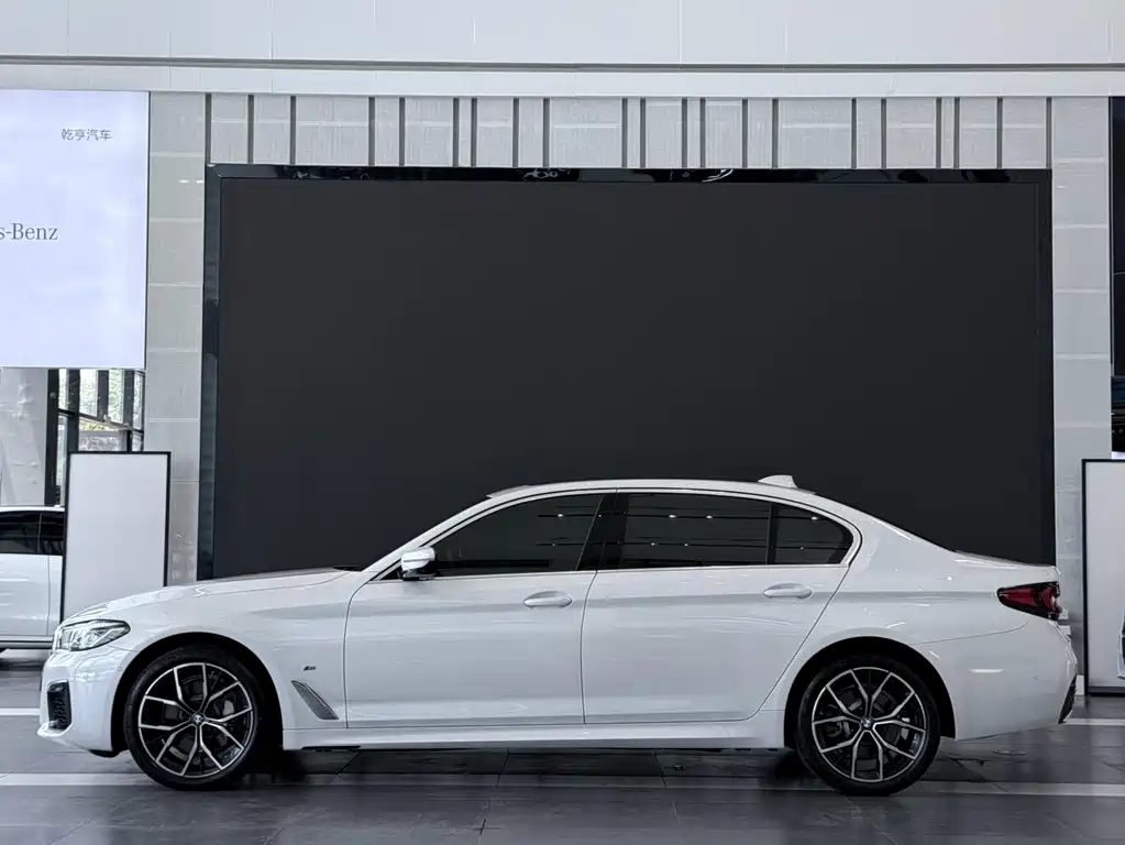 BMW 5 Series — фото 3