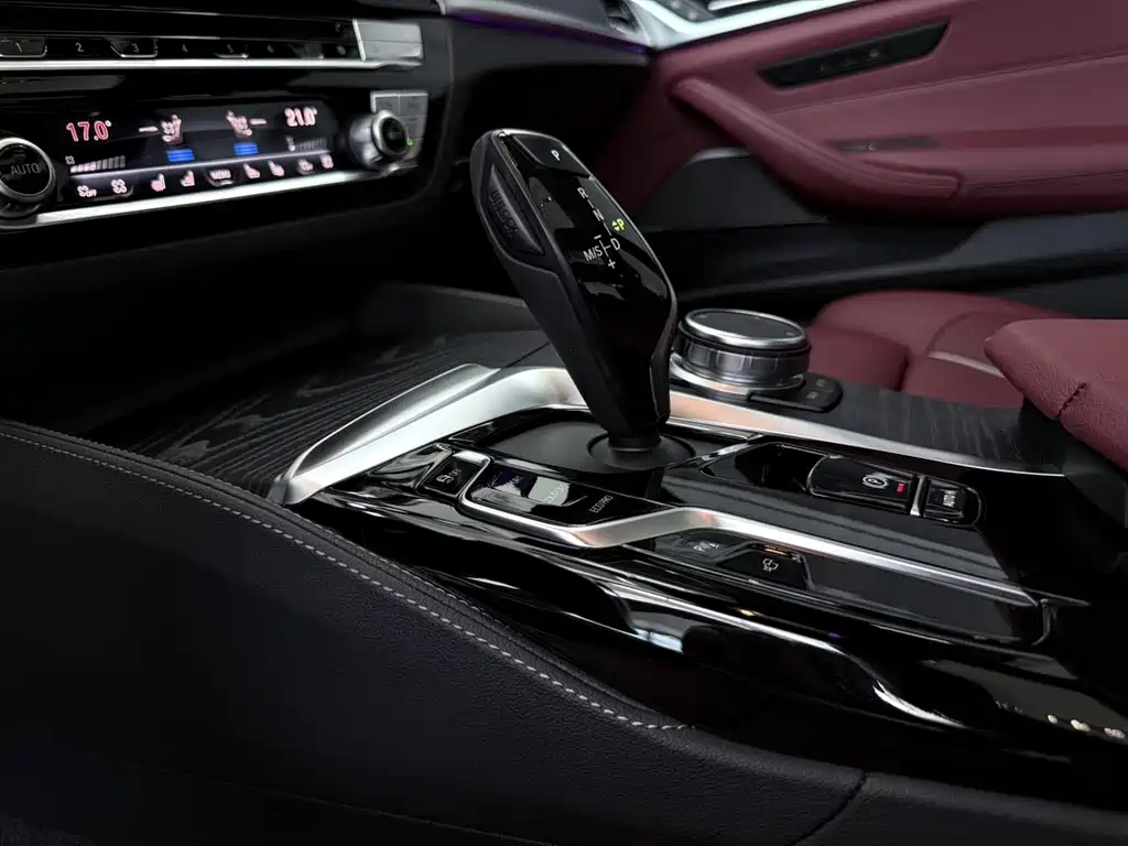 BMW 5 Series — фото 10