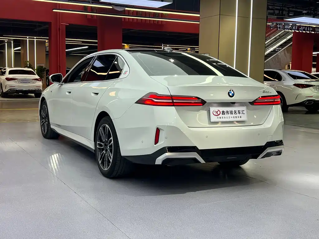 BMW 5 Series — фото 17