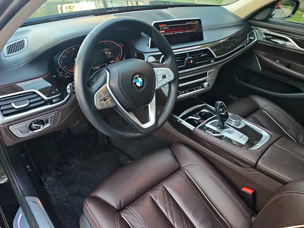 BMW 7 Series — фото 11